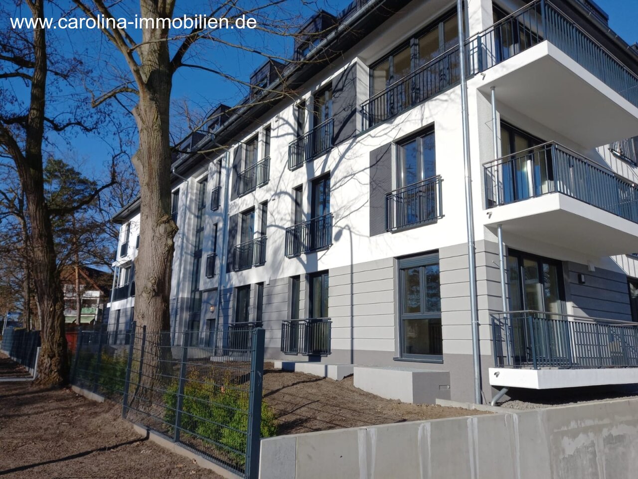 *Top -Erstbezug! Moderne und Großzügige 2R Whg! an der Berliner Grenze! in grüne Lage!
