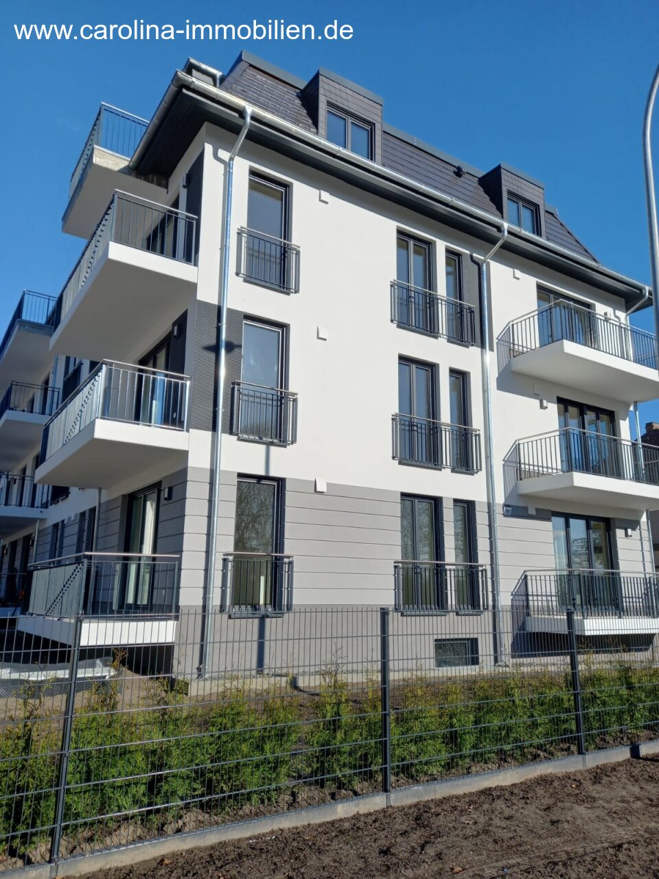 Top - Moderne und neuwertige  2-Zi.Whg. an der Berliner Grenze! 
