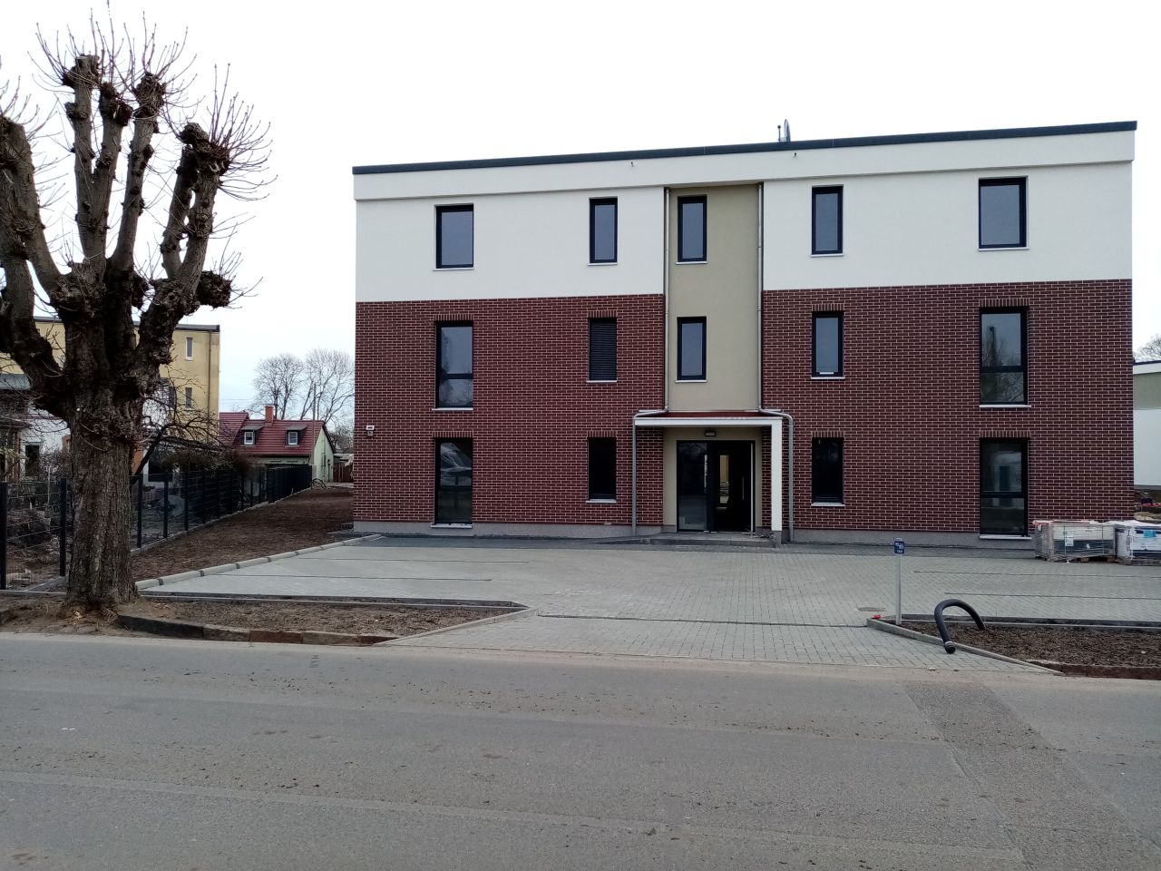 10 min bis Berlin! Exklusiver Neubau - Top - 3 Zi. - Whg. ab März 2020 / E - Auto Ladestation