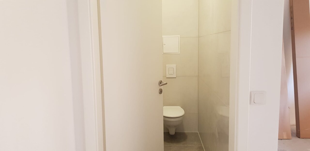 WC WC